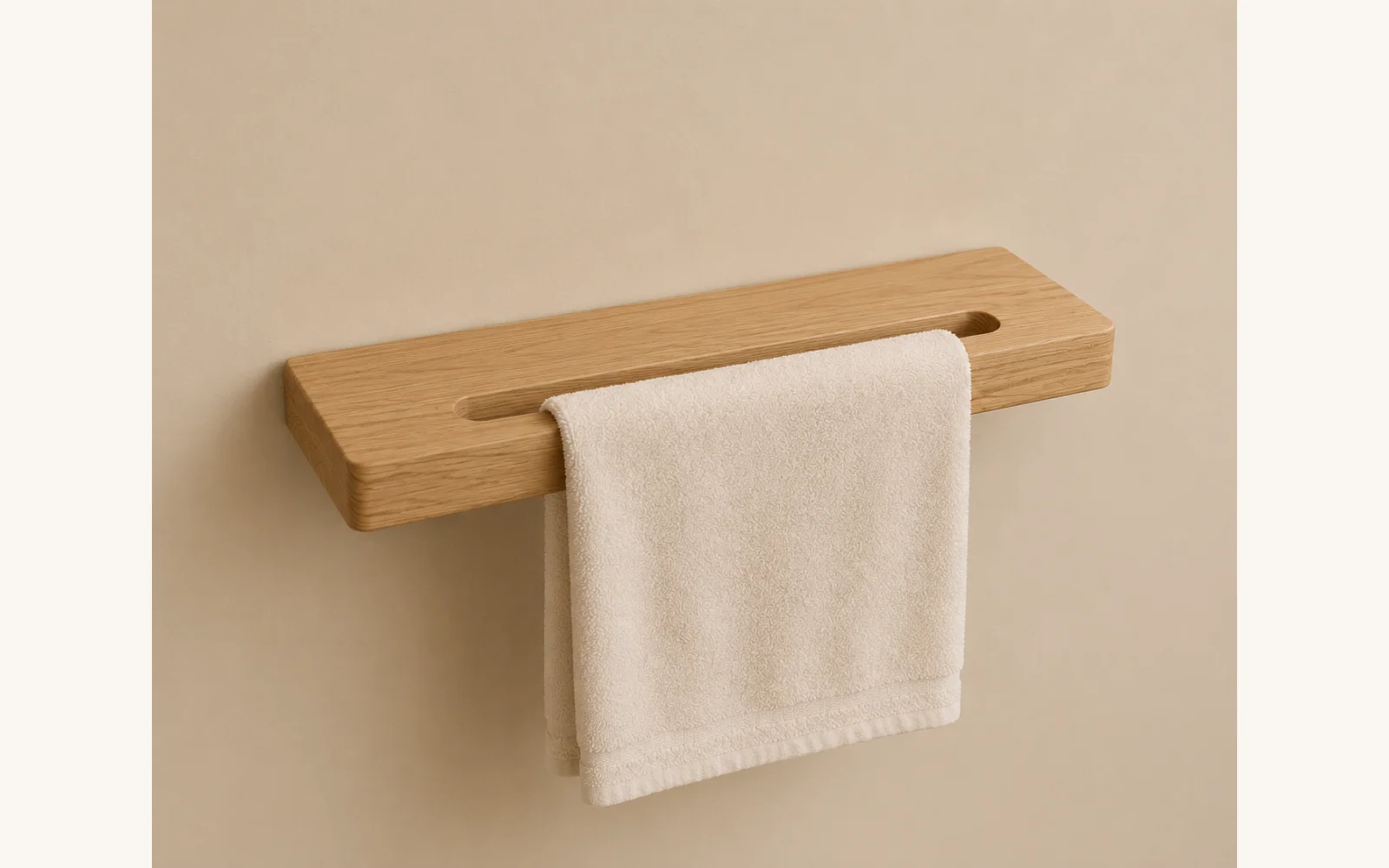 Dębowa półka łazienkowa z uchwytem na ręcznik — głębokość 15 cm × 3 cm - zdjecie produktu